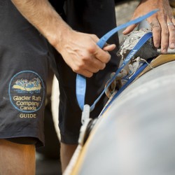 glacier raft company guide rigging his raft in golden bc